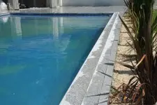Bordure de piscine en pierres naturelles